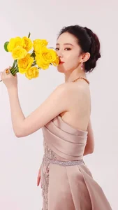 Chinese Celebrity Style: Top Stars Compete in Effortless Leg-Flashing Fashion - image 37