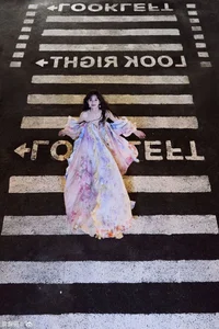 Chinese Celebrity Style: Top Stars Compete in Effortless Leg-Flashing Fashion - image 45