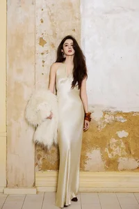 Chinese Celebrity Style: Top Stars Compete in Effortless Leg-Flashing Fashion - image 12