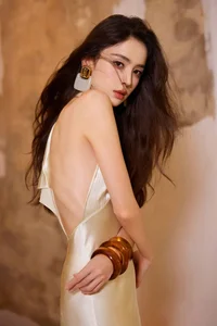 Chinese Celebrity Style: Top Stars Compete in Effortless Leg-Flashing Fashion - image 36