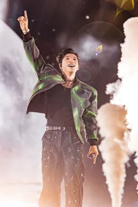 HIEUTHUHAI Delivers an Explosive Performance: The Hottest Face of Vietnamese Rap - image 6