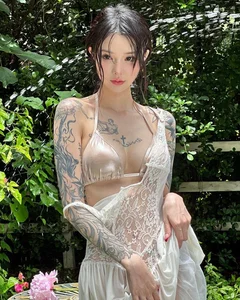 Stunning Chinese Tattoo Model Turns Heads with Edgy and Chic Style - image 7