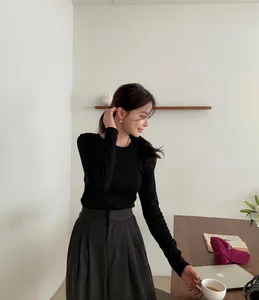 10 Chic Ways to Style Long-Sleeve T-Shirts for the Office - image 3