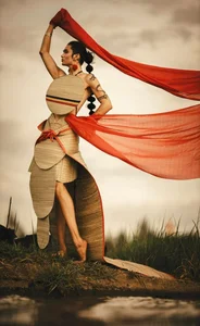 Vietnamese Youth Goes Viral with Creative Fashion Using Grandmother's Vintage Clothes - image 5