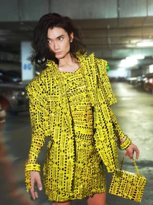Vietnamese Youth Goes Viral with Creative Fashion Using Grandmother's Vintage Clothes - image 4
