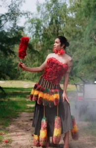 Vietnamese Youth Goes Viral with Creative Fashion Using Grandmother's Vintage Clothes - image 6