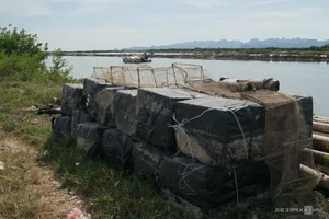 Ha Long Bay Environmental Alert: Floating Farm Waste Threatens Vietnam's Iconic Heritage Site - image 1