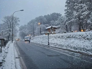AI Reimagines Hanoi Covered in Dreamy White Snow - image 8