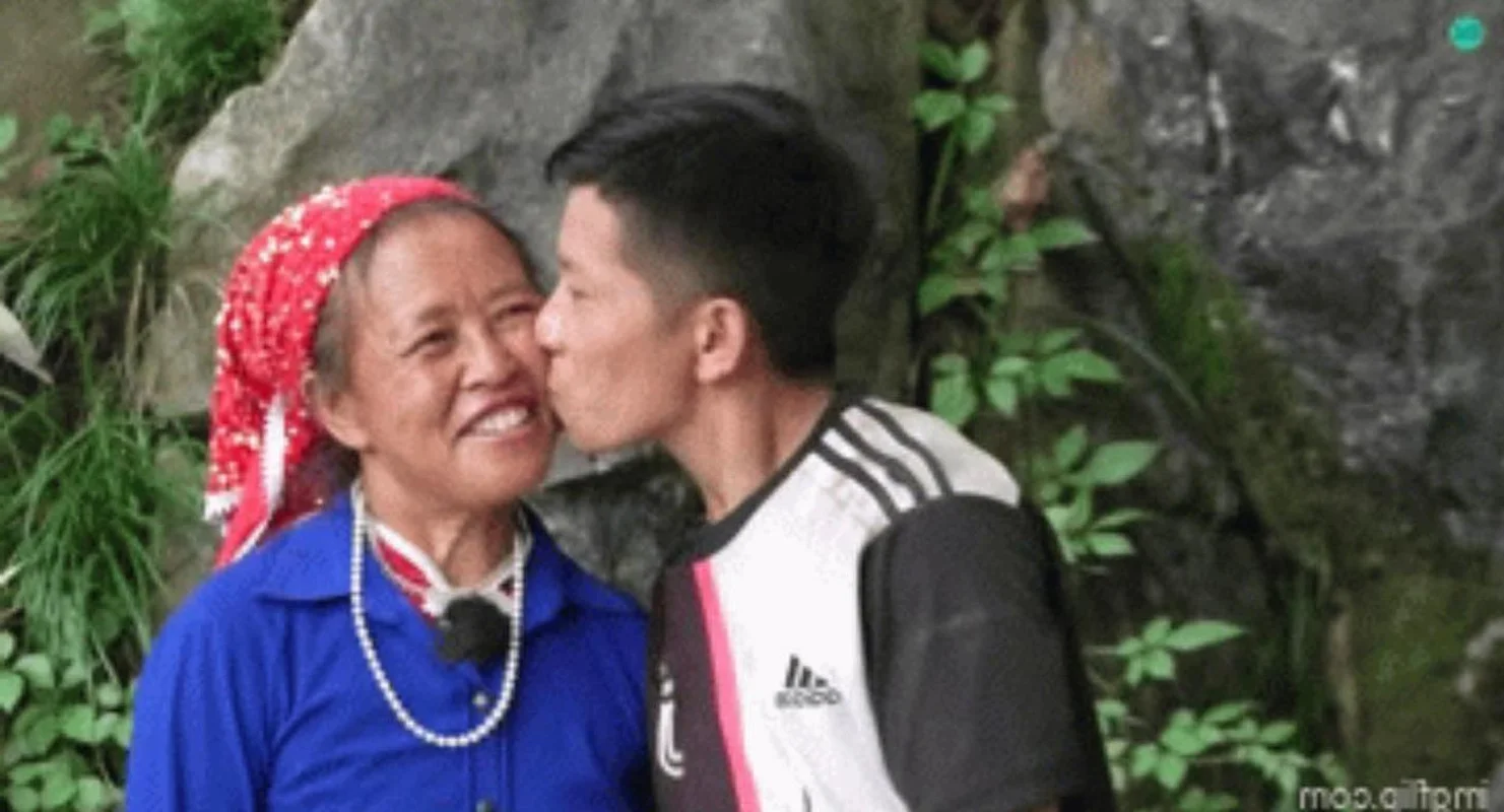 The Inspiring Story of an Unconventional Couple with a Significant Age Gap