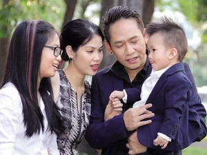Vietnamese Singer Duy Manh Shares Heartwarming Family Moments Online - image 4