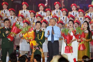 Vietnamese General Secretary To Lam Sings Patriotic Song with Local Artists - image 15