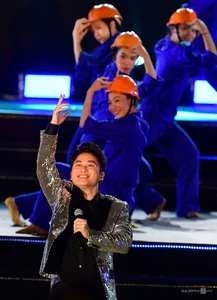 Vietnamese General Secretary To Lam Sings Patriotic Song with Local Artists - image 2