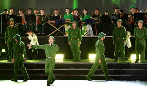 Vietnamese General Secretary To Lam Sings Patriotic Song with Local Artists - image 1