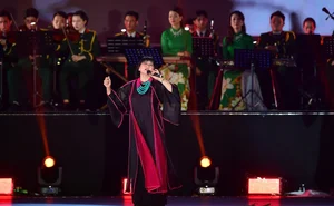 Vietnamese General Secretary To Lam Sings Patriotic Song with Local Artists - image 11