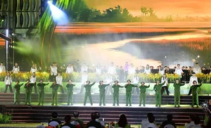 Vietnamese General Secretary To Lam Sings Patriotic Song with Local Artists - image 5