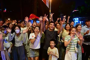 Vietnamese General Secretary To Lam Sings Patriotic Song with Local Artists - image 7