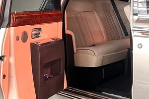 Rare 18-Year-Old Rolls-Royce Phantom Discovered in Hanoi for $200k - image 2