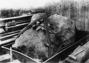 A 34-Ton Messenger from Space: The Massive Meteorite Fragment on Display - image 5