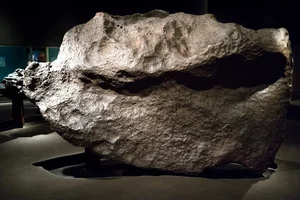 A 34-Ton Messenger from Space: The Massive Meteorite Fragment on Display - image 6
