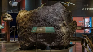 A 34-Ton Messenger from Space: The Massive Meteorite Fragment on Display - image 8