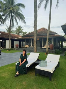 Singer Minh Tuyet Stuns in Daring Cut-Out Designer Gown - image 7