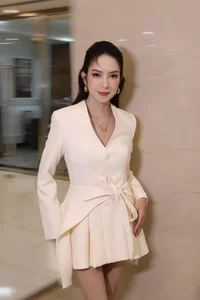 Singer Minh Tuyet Stuns in Daring Cut-Out Designer Gown - image 5