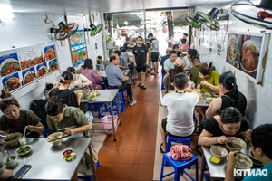 Tiny 20sqm Hanoi Eel Noodle Shop Earns Michelin Recognition - image 11