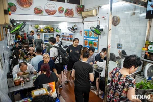 Tiny 20sqm Hanoi Eel Noodle Shop Earns Michelin Recognition - image 7