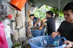 Tiny 20sqm Hanoi Eel Noodle Shop Earns Michelin Recognition - image 6