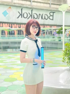 Beautiful VNU French Lecturer Stuns in Elegant Bodycon Dress - image 2