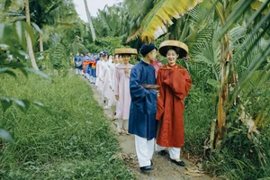 Beautiful Retro Themed Wedding in 2024 Captures Nostalgic Charm - image 5