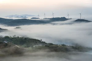 Chasing Clouds: An Unforgettable Cloud-Hunting Experience Amidst Majestic Wind Turbines - image 2