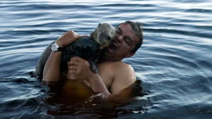 Terrifying Wildlife Encounter: Jogger Attacked by Mysterious Creature During Morning Run - image 3
