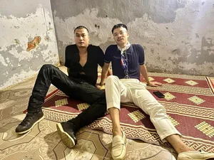 Surprising Collection: Inside the Unique Scarf Wardrobe of Dung 'Kinh' from Doc Dao - image 5