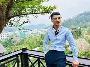 Surprising Collection: Inside the Unique Scarf Wardrobe of Dung 'Kinh' from Doc Dao - image 2