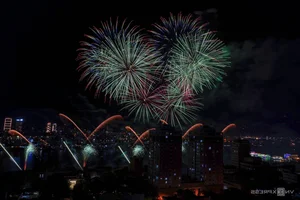 China and Finland Face Off in Spectacular Han River Fireworks Competition - image 4