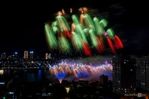 China and Finland Face Off in Spectacular Han River Fireworks Competition - image 13