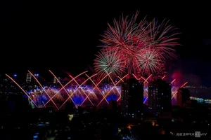 China and Finland Face Off in Spectacular Han River Fireworks Competition - image 2