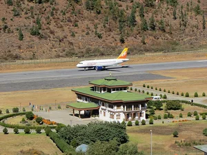 Extreme Aviation: Exploring the World’s Most Challenging Airports for Pilots - image 3