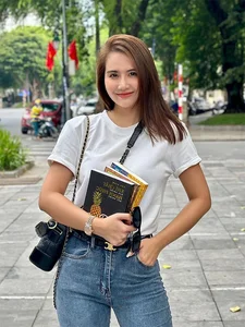 Huyen Lizzie Youthful Beauty: Vietnamese Actress Stuns Fans with Radiant and Ageless Style - image 3