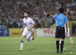 Hanoi FC Players React to Japanese Coach After Dramatic Nam Dinh Match - image 4
