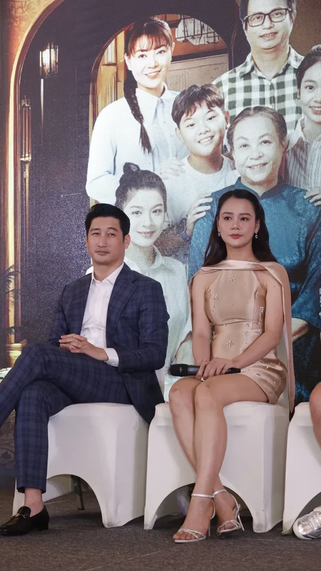 Hoa Sua Ve Trong Gio: A Heartwarming Tale of Family Dynamics and Traditional Values