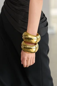 The Rise of Giant Accessories: 2024's Boldest Fashion Statement - image 4