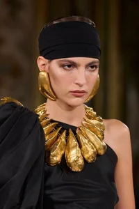 The Rise of Giant Accessories: 2024's Boldest Fashion Statement - image 3