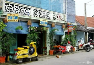 Discovering the Nostalgic Charm of Vintage Coffee Shops in Hue - image 4