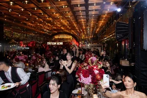 Famous Stars Gather at Businesswoman Bich Nguyet's Royal-Themed Gala - image 5