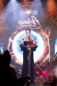 Famous Stars Gather at Businesswoman Bich Nguyet's Royal-Themed Gala - image 7