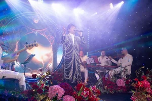 Famous Stars Gather at Businesswoman Bich Nguyet's Royal-Themed Gala - image 12