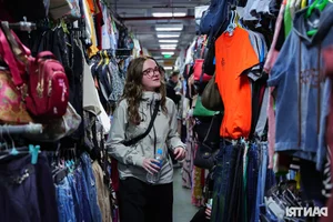 Discover Hanoi's Hidden Underground Market: A Unique Cultural Experience for Travelers - image 4