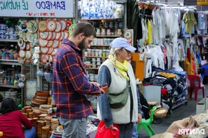 Discover Hanoi's Hidden Underground Market: A Unique Cultural Experience for Travelers - image 2